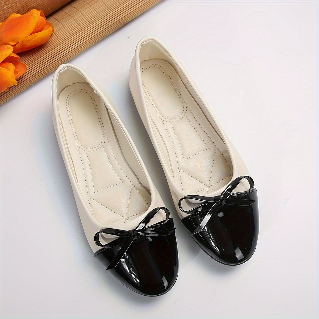 Elegant Ballet Flats with Glossed Contrast Toe