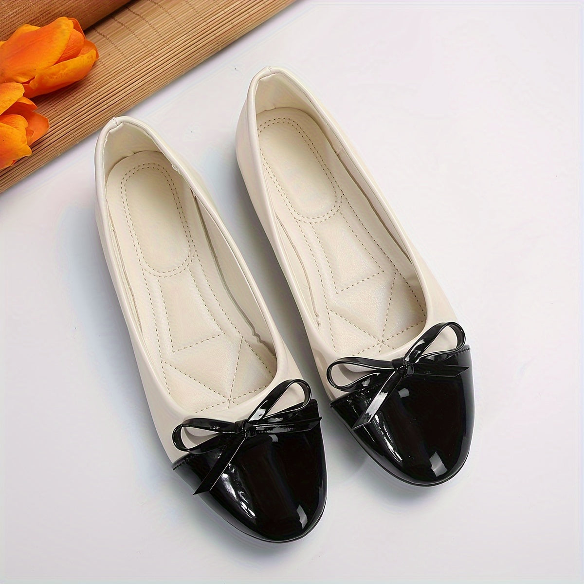 Elegant Ballet Flats with Glossed Contrast Toe