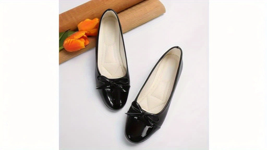 Elegant Ballet Flats with Glossed Contrast Toe